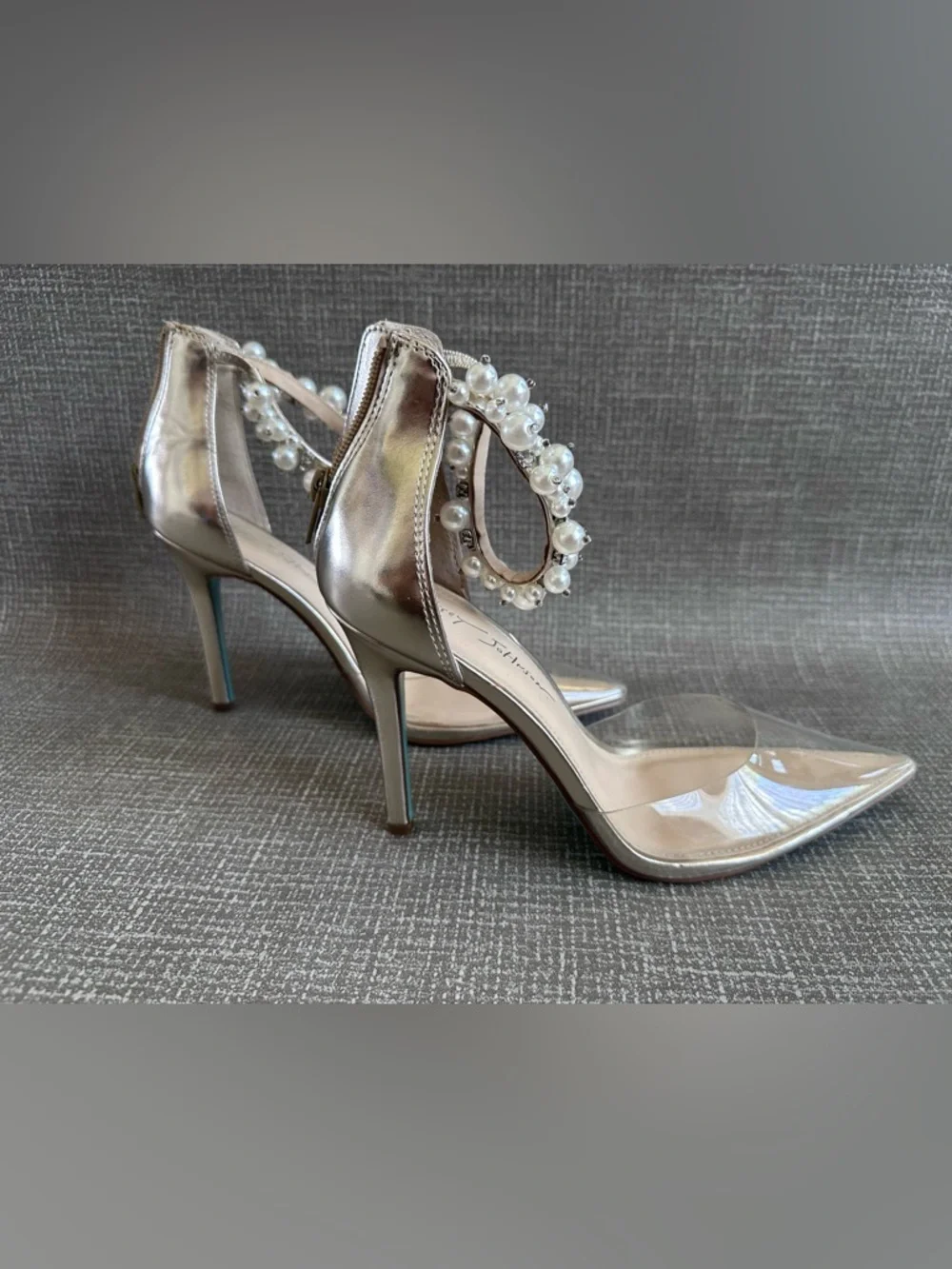 Betsey Johnson‎ Pearl Clear Pointed Toe Heels Size 9 Silver Bridal Pumps